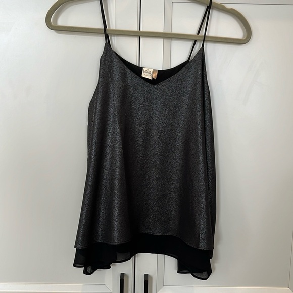Paper Crane Tops - PAPER CRANE | shimmer flowy tank, size small